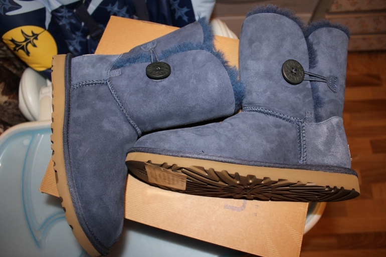 продам UGG Womens Bailey Button Navy новые