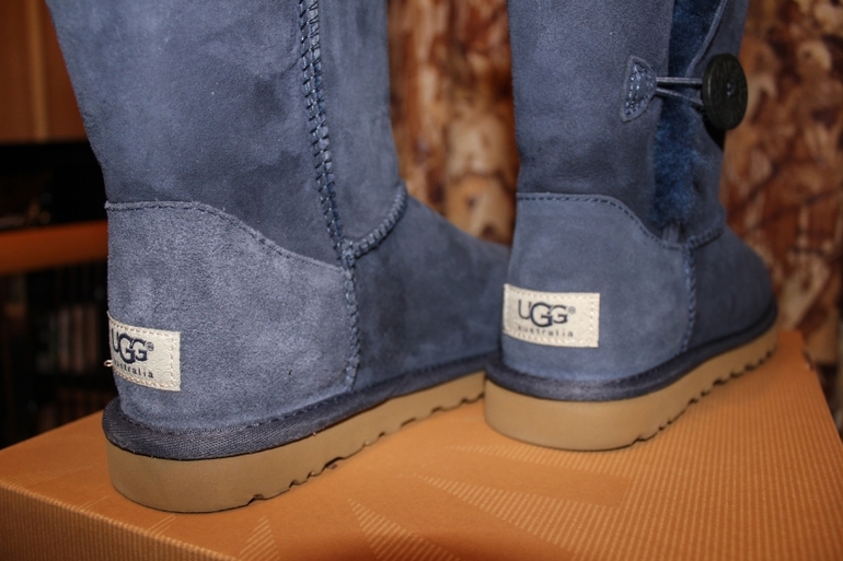 продам UGG Womens Bailey Button Navy новые