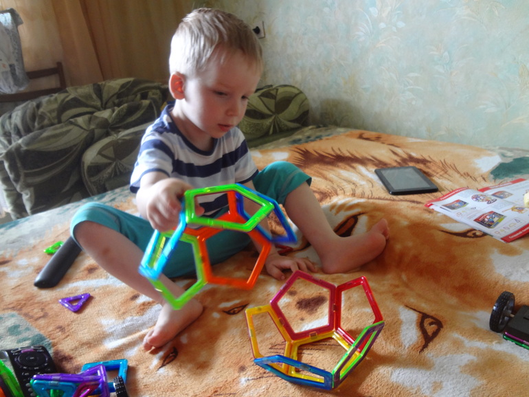 magformers-воображариум или что подарить 3х-летке)