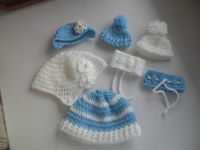 Одежда и шапочки для кукол