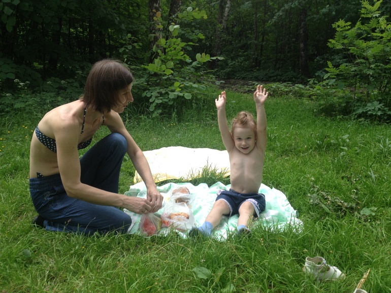 Наш с дочей пикник в лесу