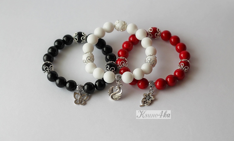 И я туда же)  Браслеты и закладочка...