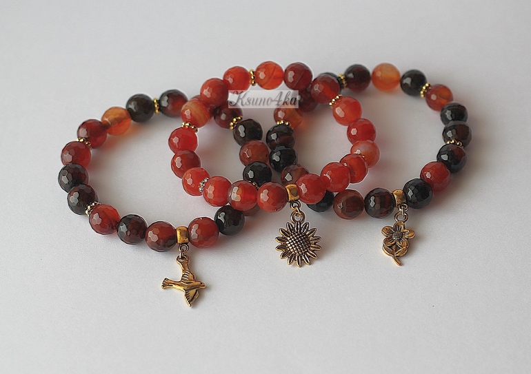 И я туда же)  Браслеты и закладочка...