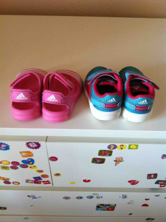 Adidas 20 размер, состояние идеальное.