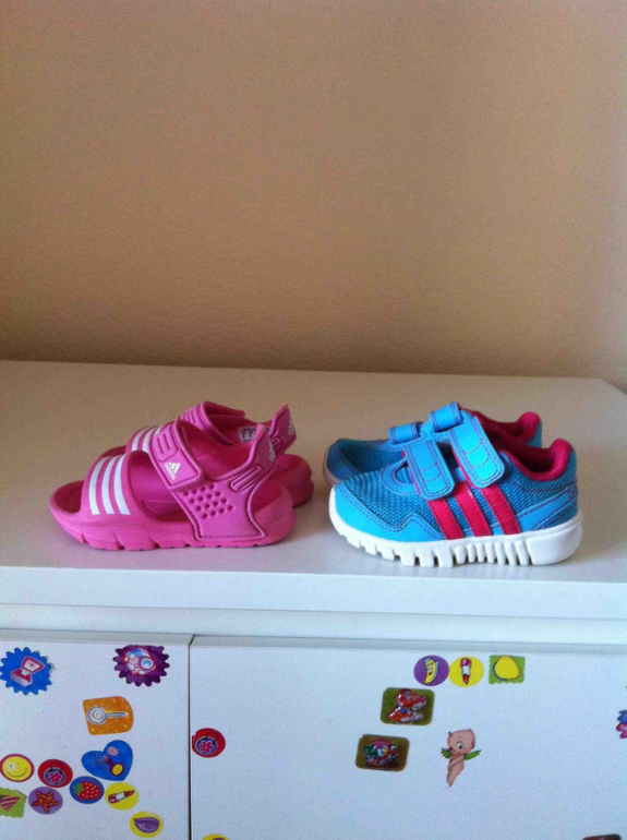 Adidas 20 размер, состояние идеальное.