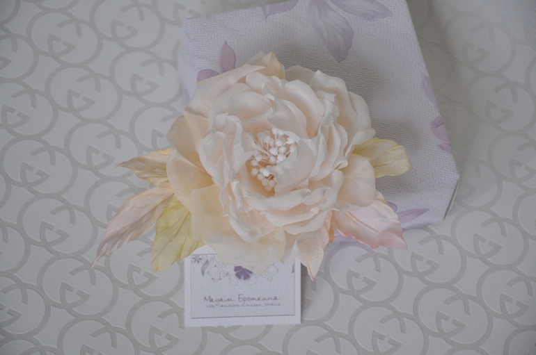 А вот и моя невеста в моих розочках