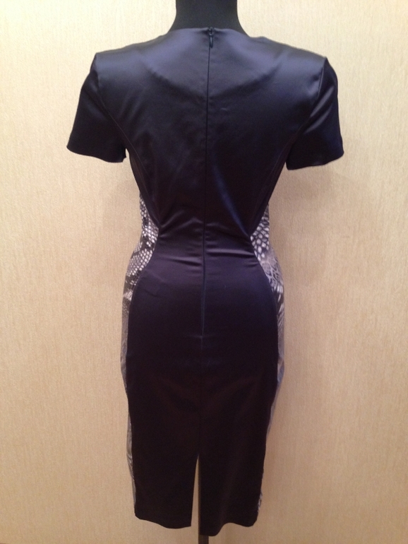 Элегантные платья 42=44 размер стоит 1500