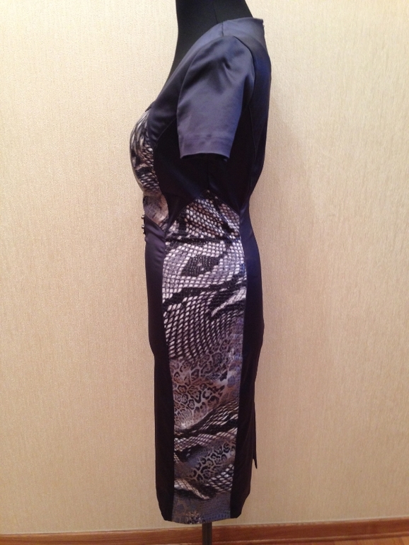 Элегантные платья 42=44 размер стоит 1500