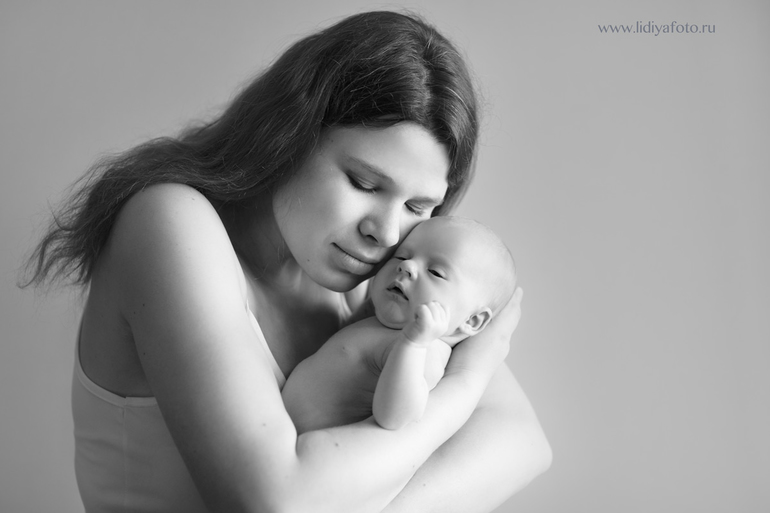 Материнские руки - воплощение нежности...