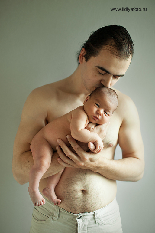 В надежных папиных руках...