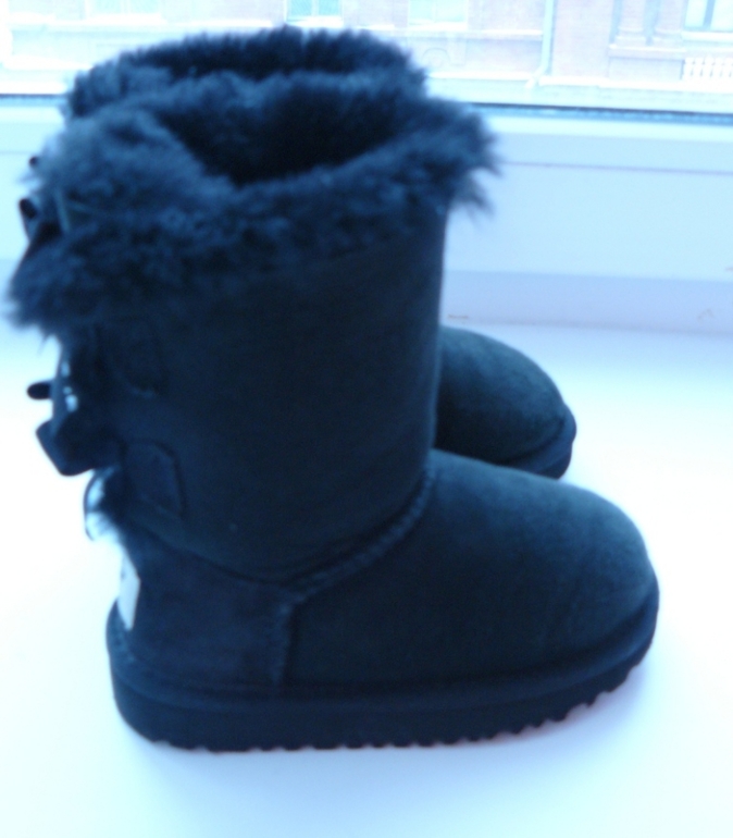 Ugg Оригинал р 25 Цена 2000!!! Почта за мой счет!!!