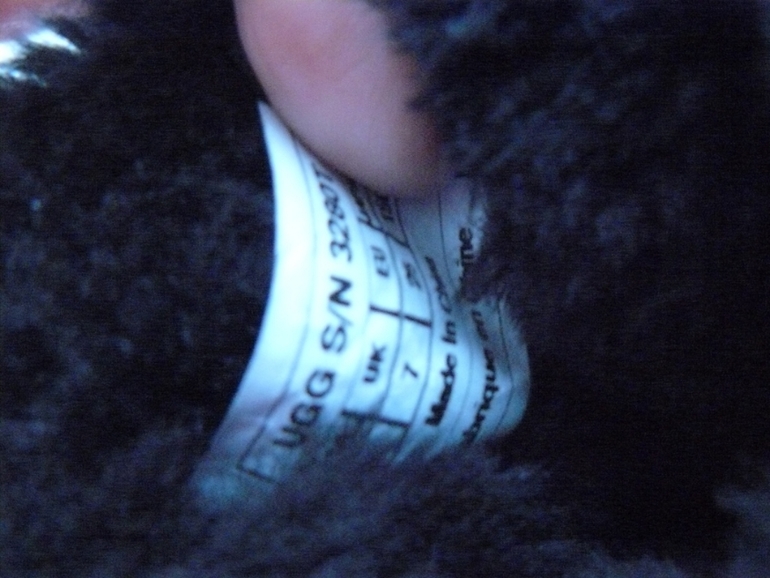 Ugg Оригинал р 25 Цена 2000!!! Почта за мой счет!!!