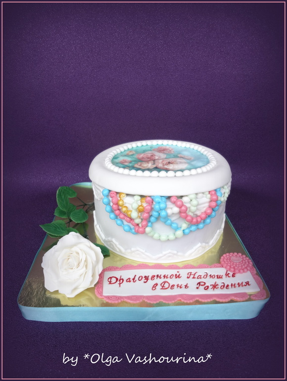 Шкатулка и первая роза