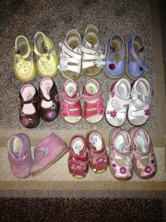 Отдам обувь для девочки бу. Размер с 16 по 22.