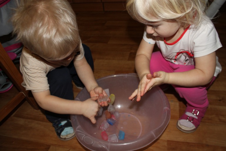 Наш первый ФМ! Новогодний переполох, 1 неделя