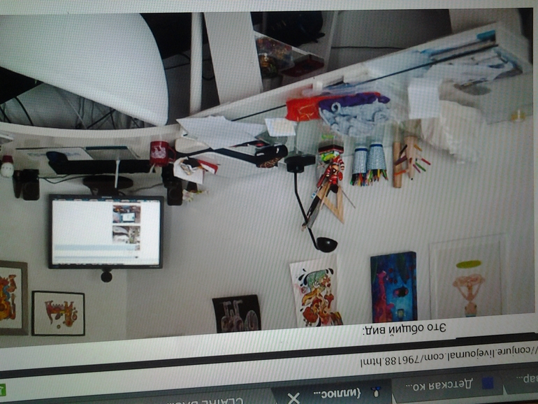 Ищу стол со стеклянно-деревянной столешницей,из ИКЕИ этот стол?