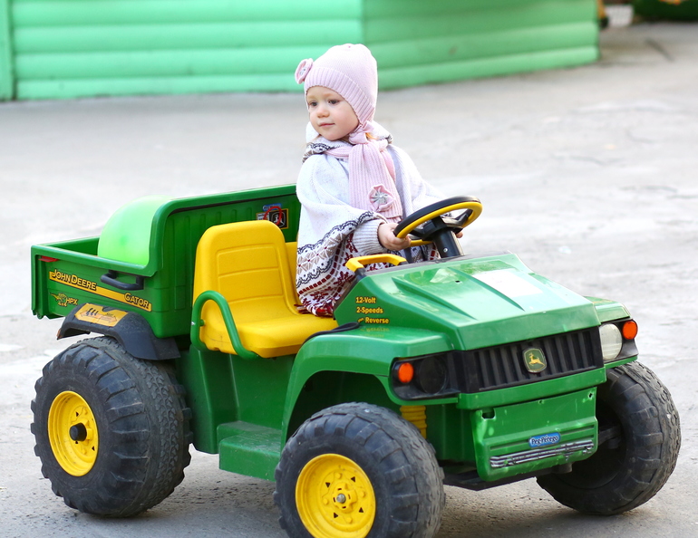 дочь и машины