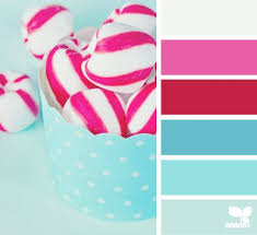 Спальня со стенами цвета циан и цвета компаньоны