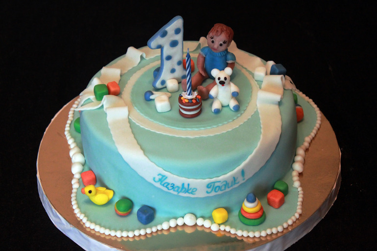 На годик мальчику.