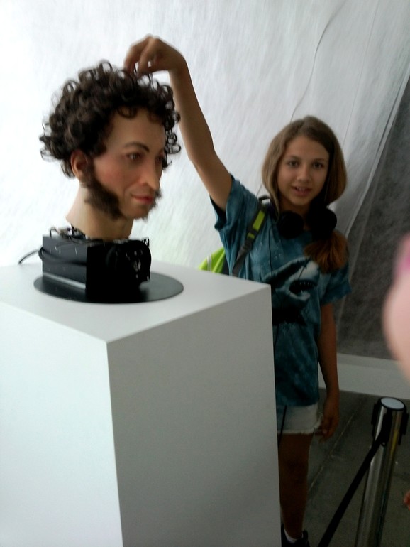 Бал роботов. Не то, чтобы совсем не понравилось...