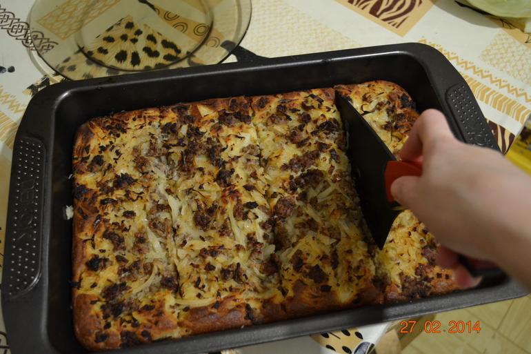 Пирог с капустой и мясом)))