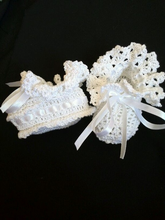 Пинеточки для принцесски и чепчик))