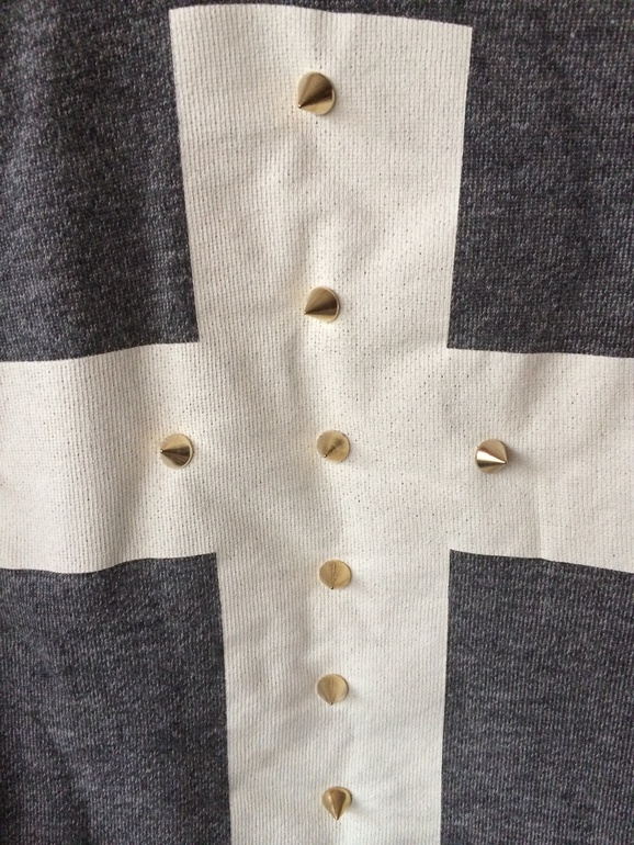 Свитшот с крестом и шипами