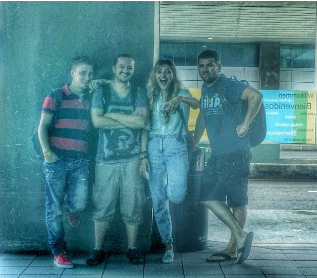 Джинсы-бананы с высокой посадкой