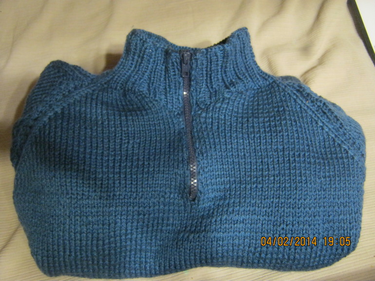 Свитер для любимого супруга.