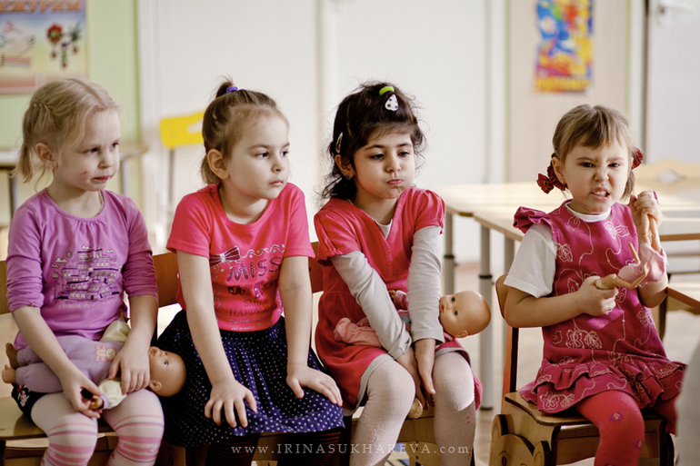 Один день из жизни в детском саду. Часть 2. Играем.