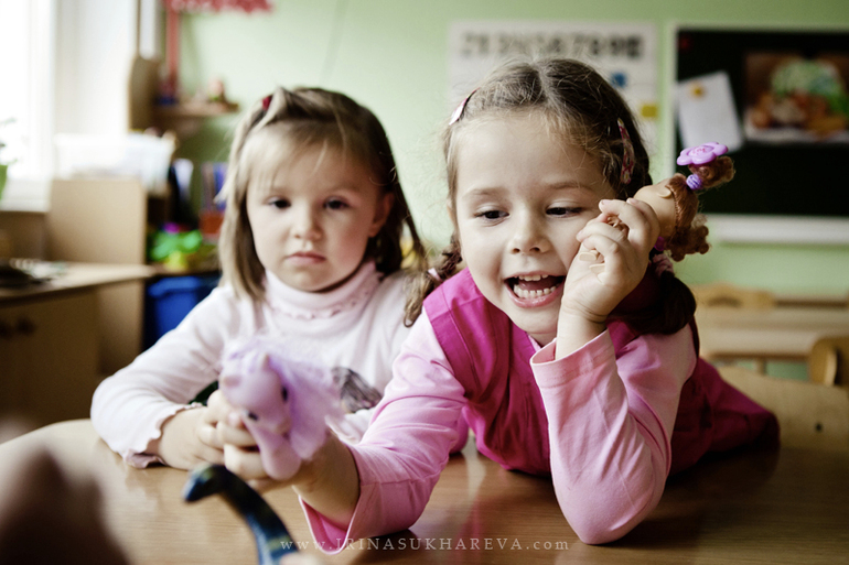 Один день из жизни в детском саду. Часть 2. Играем.
