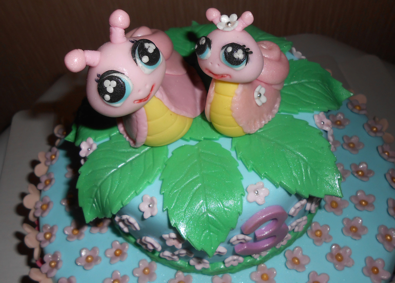 Торт на заказ  для мамы и дочки.