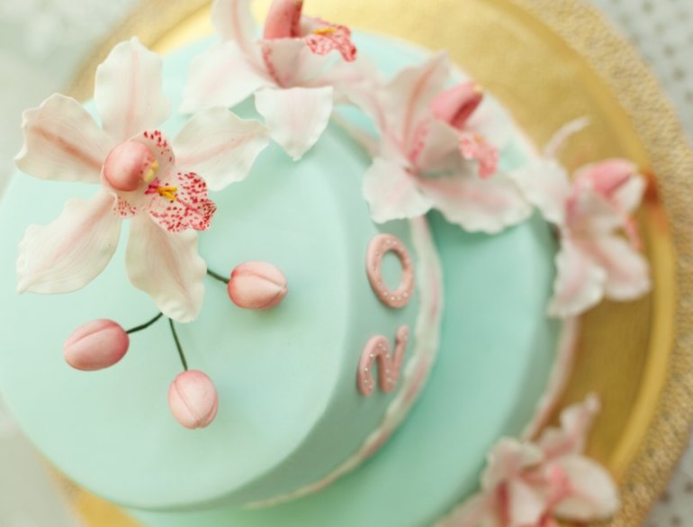 На юбилей с орхидеями