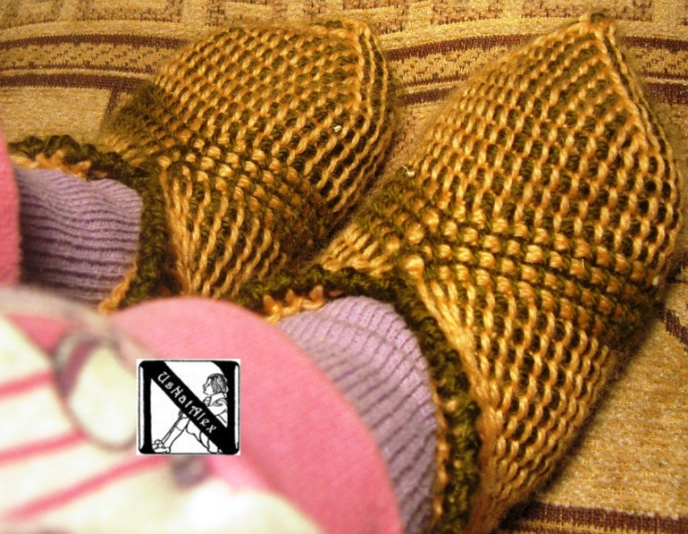 Круговое тунисское вязание - реализация: носочки-тапочки