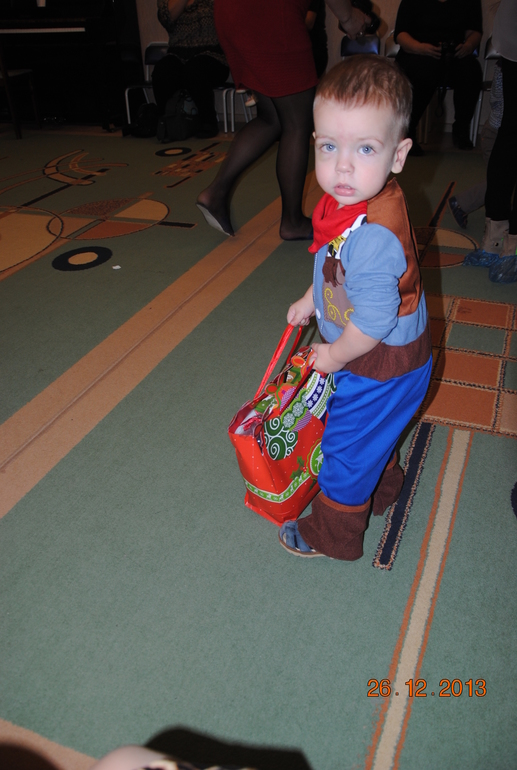 А у нас сегодня первый в жизни новогодний утренник был)))