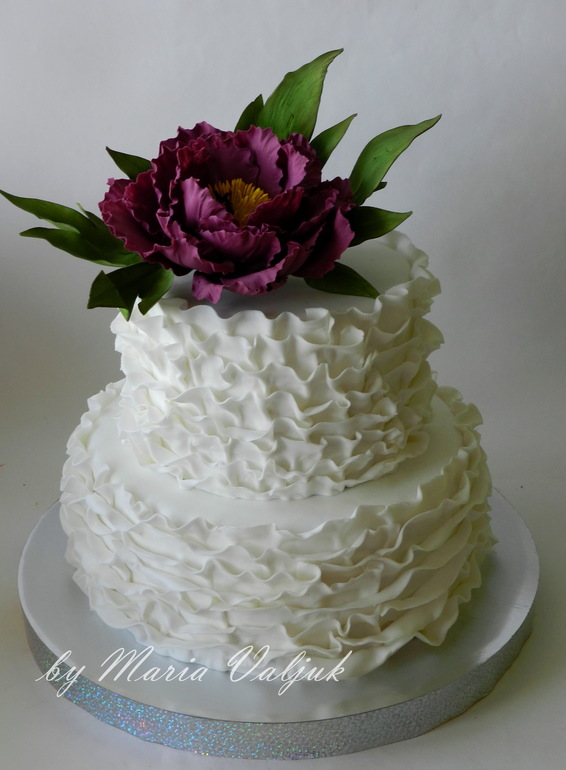 Свадебный торт с пионом))))