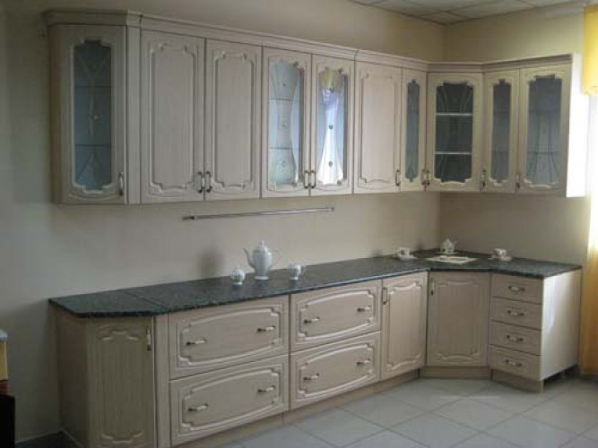 пожалуйста помогите оформить кухню в классическом стиле:):):)