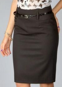 Офисный стиль и прямая юбка.