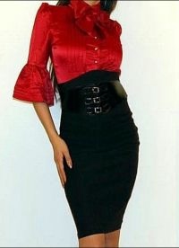 Офисный стиль и прямая юбка.