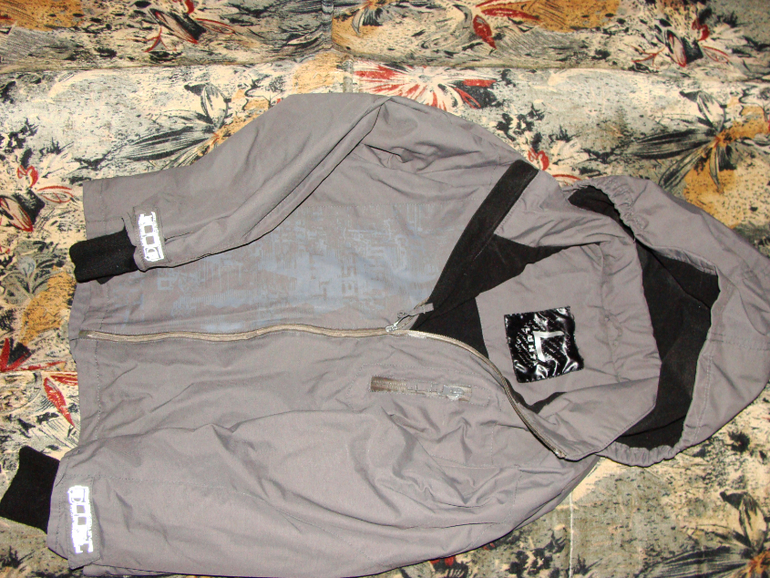 Отдам вещи на мальчика  .Игрушки  книги.