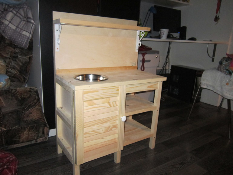 Кухня для дочи в подарок!!!