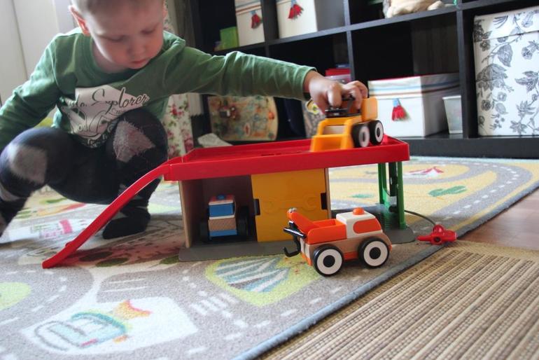 Гараж для машинок или Любите ли вы Икею так как люблю ее я?))