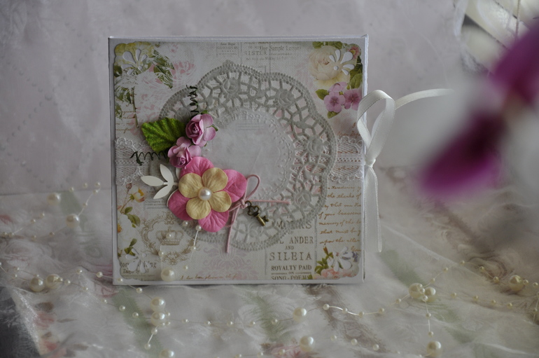 Давно не писала...Я учусь на фотографа, продолжаю делать коробочки "Мамины сокровища" и еще для дисков. Ромчик растет, развивается. Несколько дней назад еще был мороз и мы успели пофотографироваться в санках. Вот несколько фото.