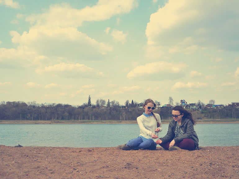 Аленка и недовольная подружка...