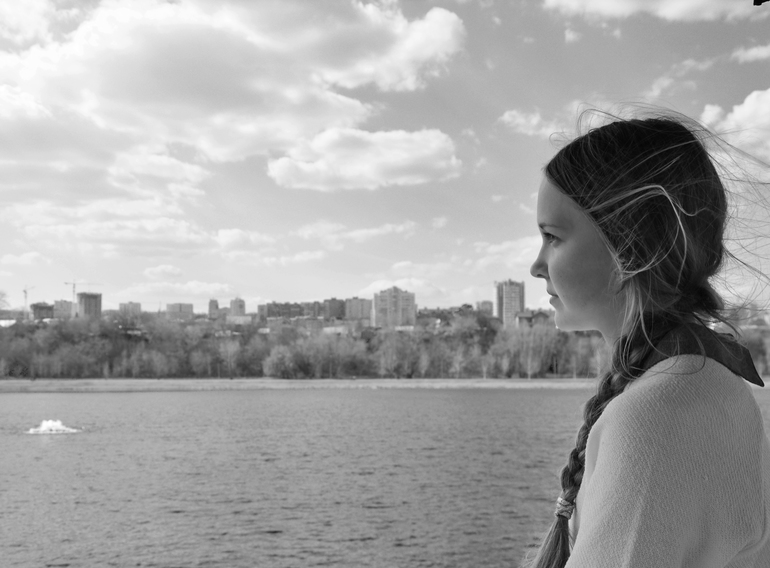 Аленка и недовольная подружка...