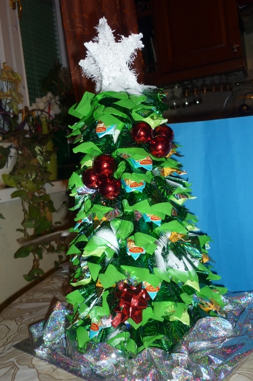 Елка первая работа в этом жанре