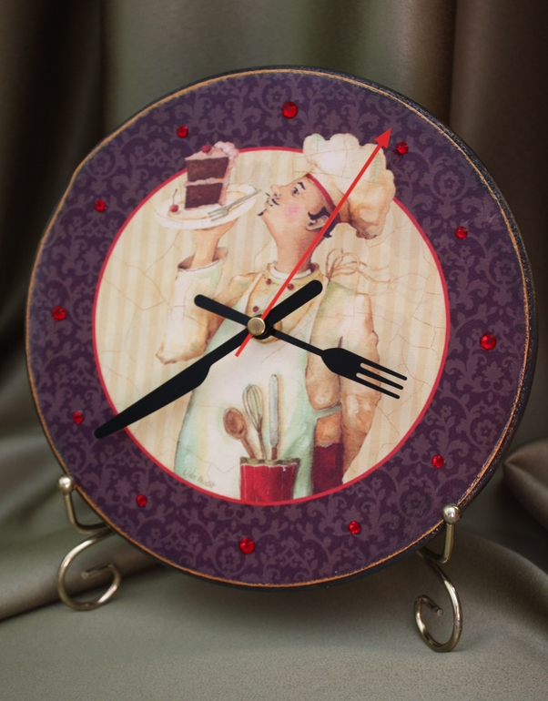 Опять идут старинные часы....