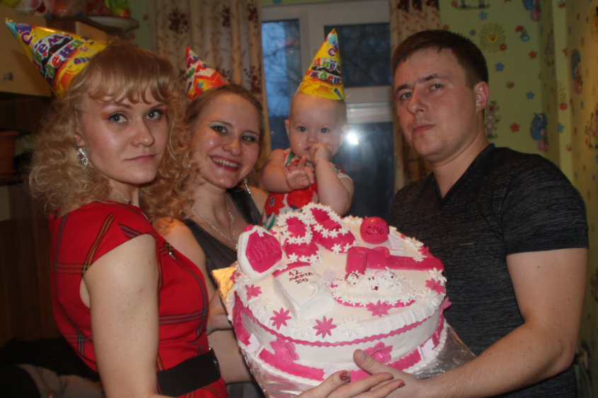 Нашей Златочке годик!!!