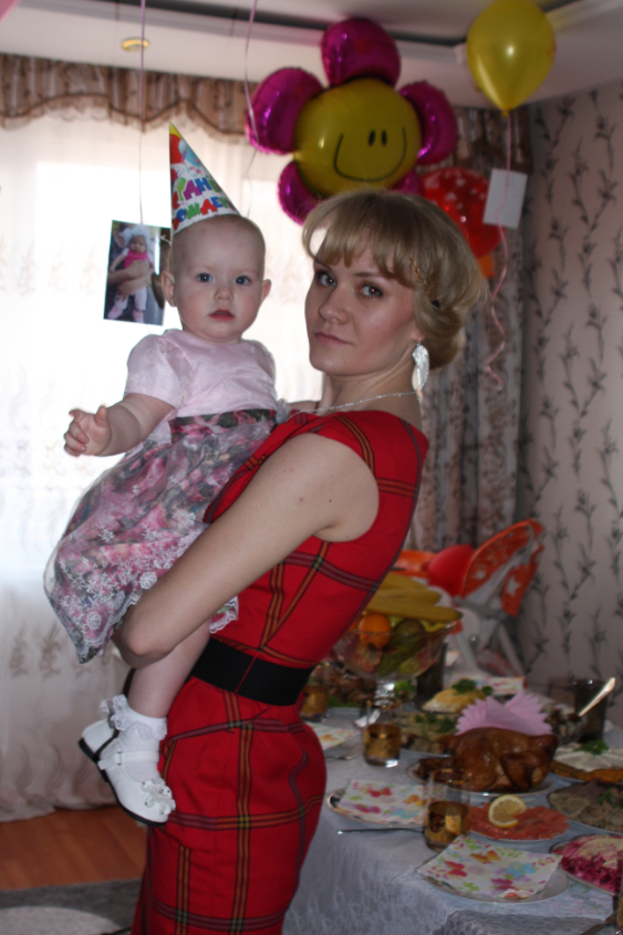 Нашей Златочке годик!!!