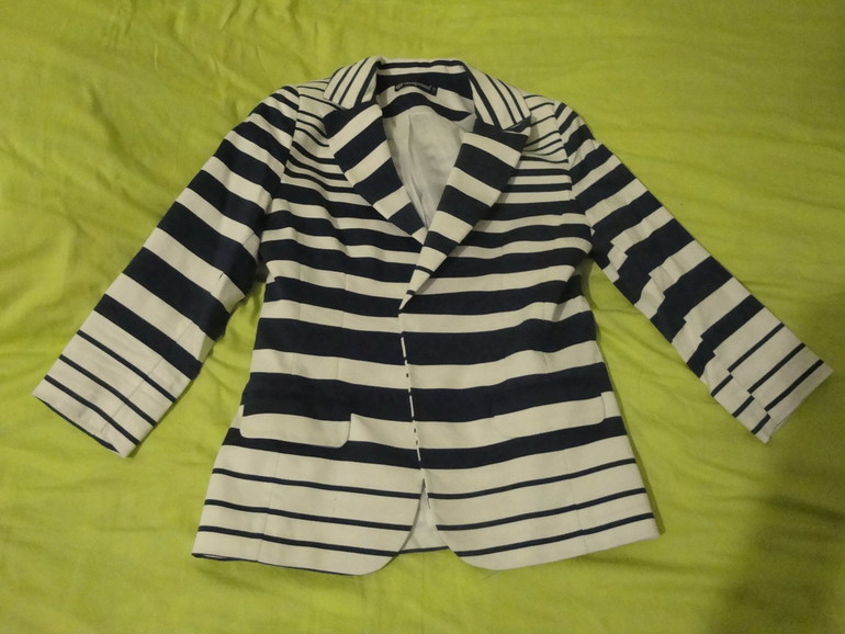 Продам ЖЕНСКОЕ НЕдорого. ТОРГ уместен.